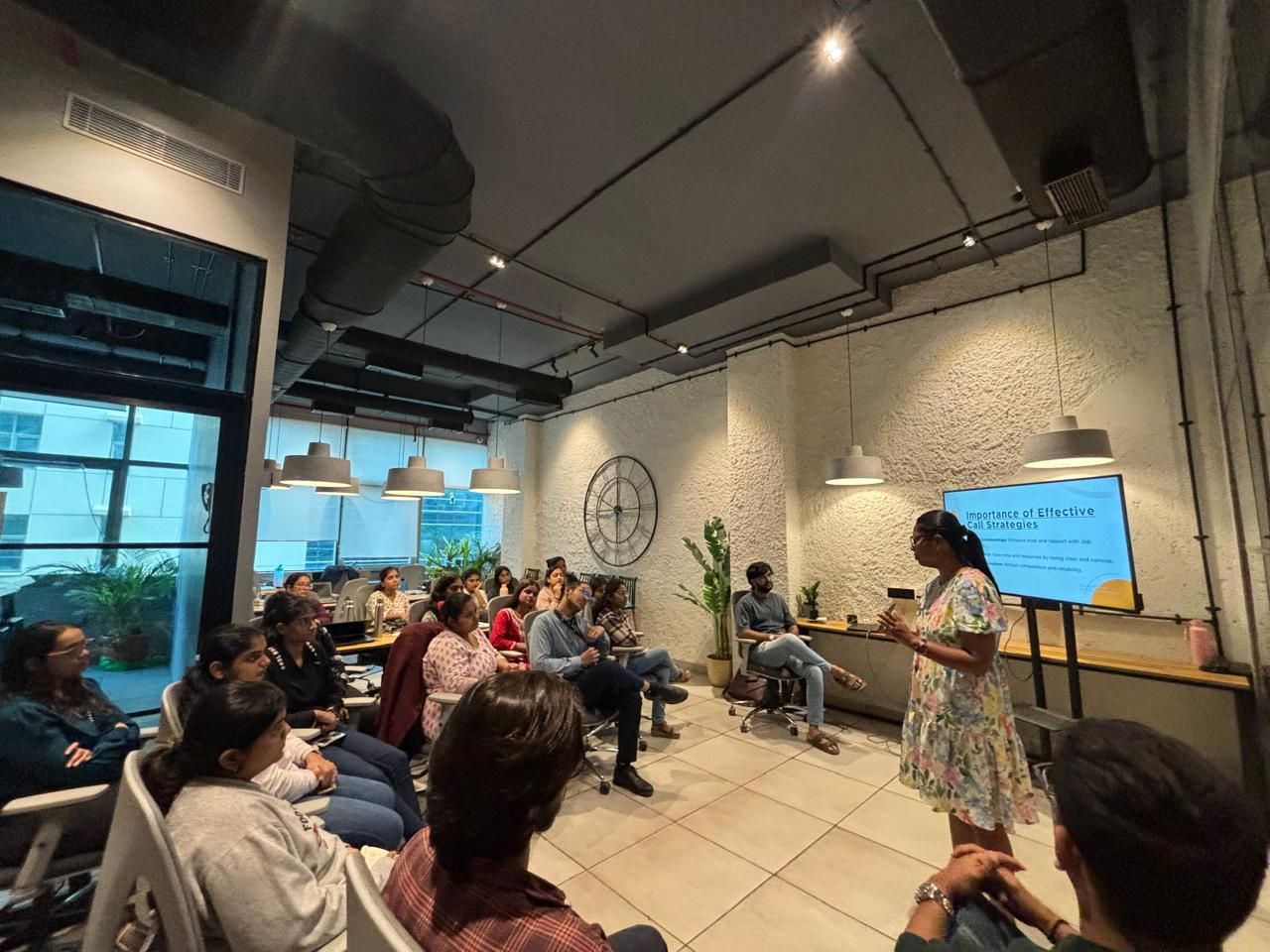 A training session on call strategies at Selections Sourcing